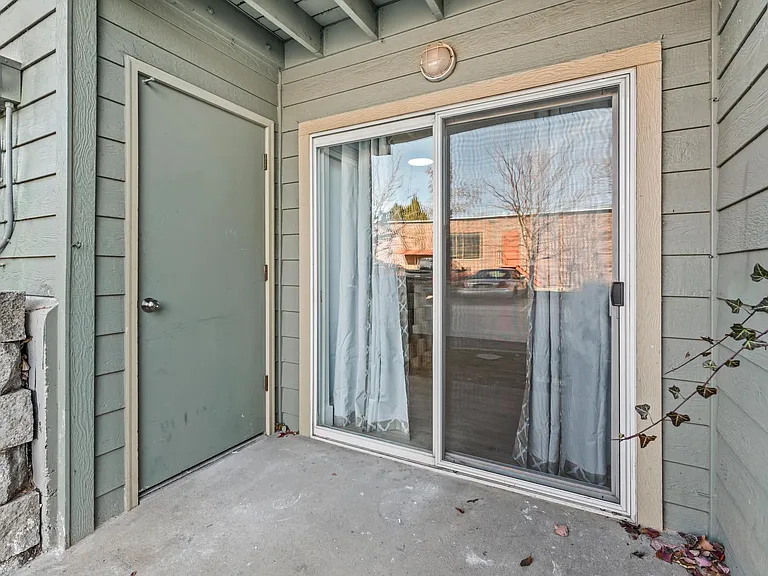 1160 S Denver Ave — Photo 16