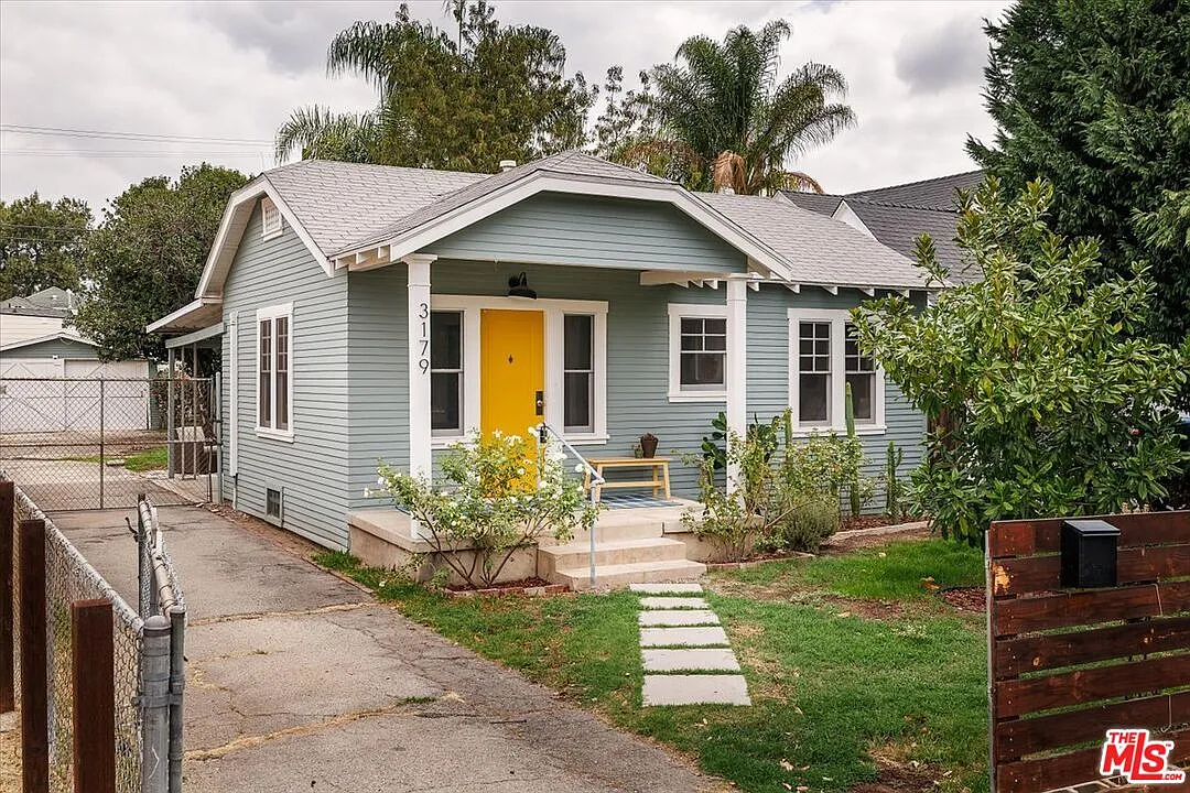 2 bed, 1.0 bath, 608 sqft, $4,300 — Photo 2