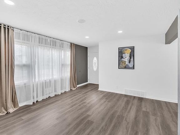 5th image of 8229 W Green Tree ROAD