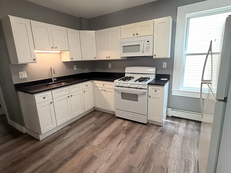 310 Howard Ave #1 — Photo 7