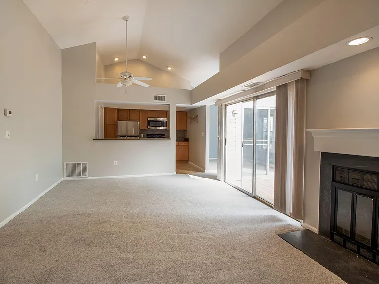 2429 S Walter Reed Dr — Photo 6