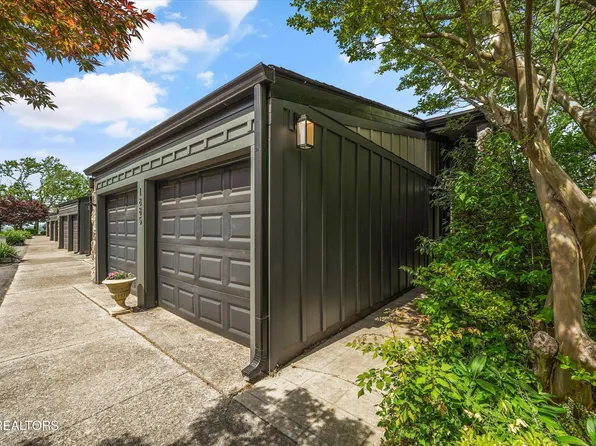 1885 Cherokee Bluff Dr, Knoxville, TN 37920