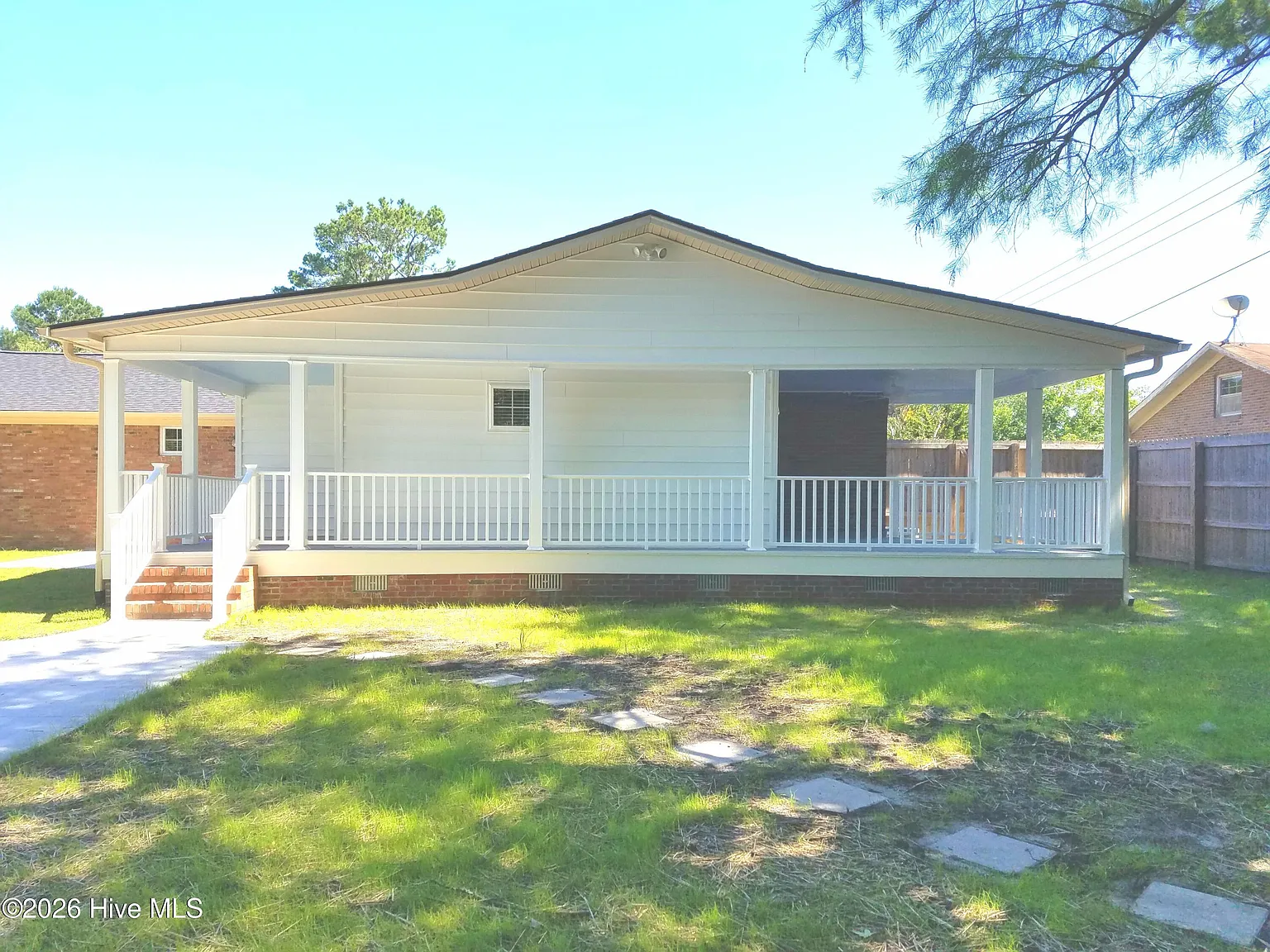 5 bed, 5.0 bath, 1450 sqft, $1,725 — Photo 2