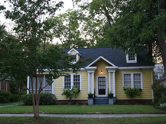 523 Maple Street before being repainted