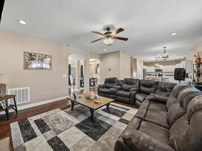 3747 Windmill Dr — Photo 19