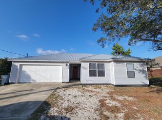 8640 Rio Vista Dr, Navarre, FL 32566