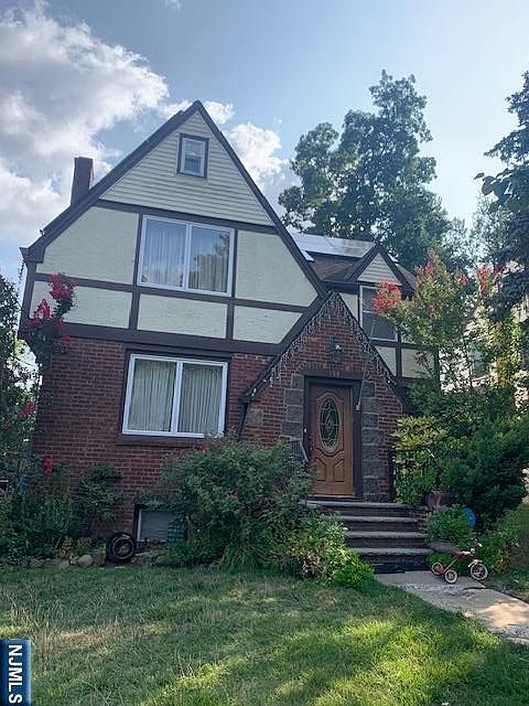 1st image of 166 Herrick Ave