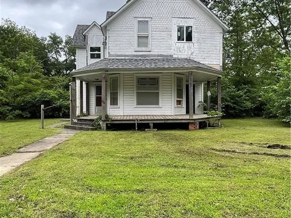 108 E Orange Ave, Caney, KS 67333