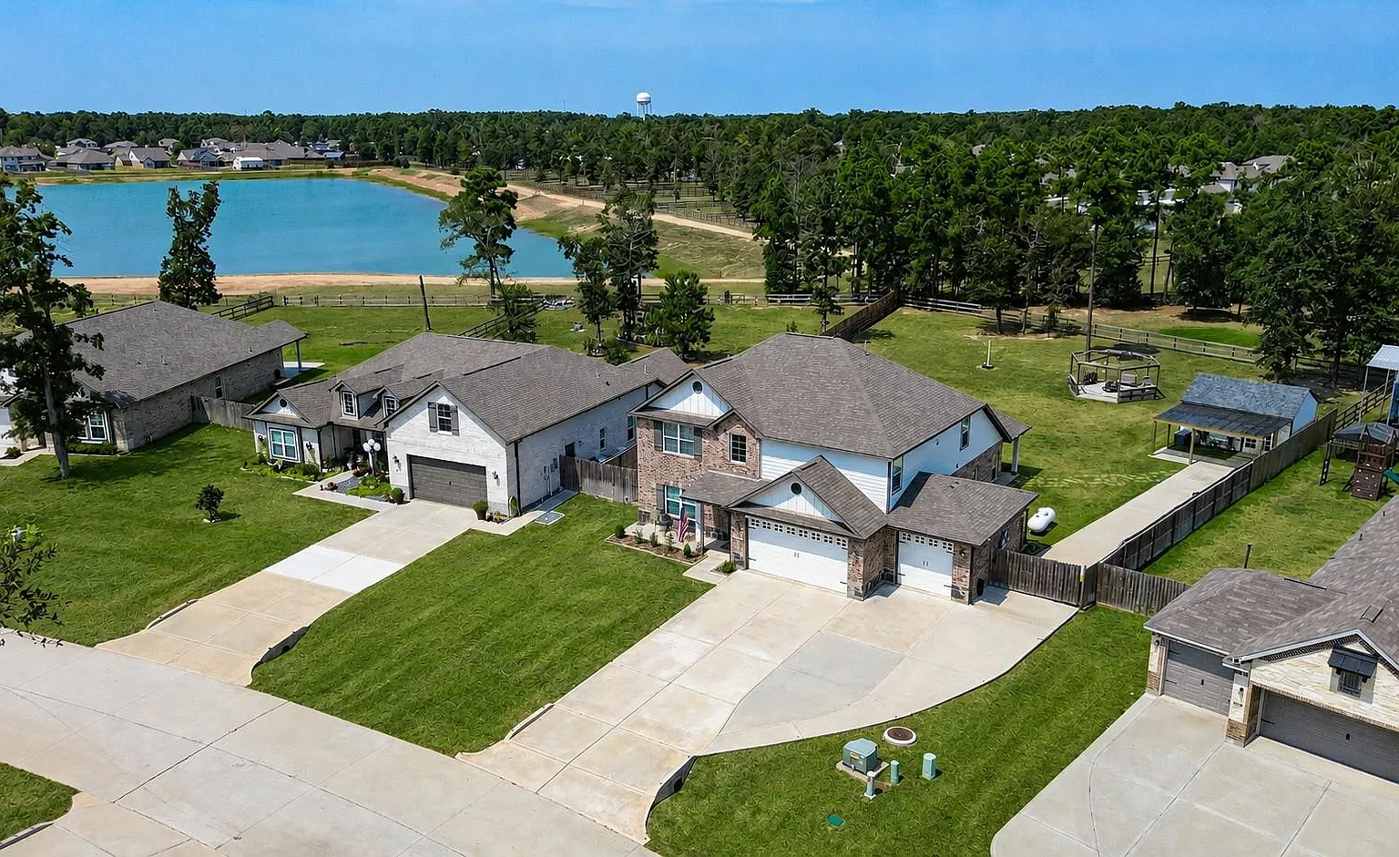 5 bed, 3.0 bath, 3254 sqft, $3,100 — Photo 2