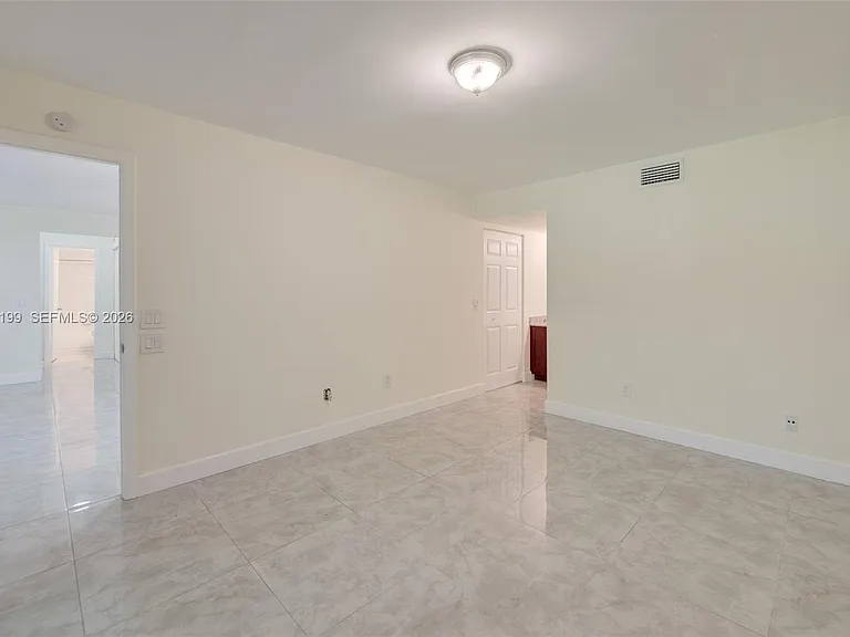 20160 NE 3rd Ct #3 — Photo 12