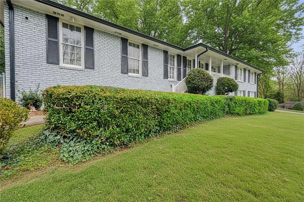 4 bed, 3.0 bath, 1422 sqft, $5,000 — Photo 2