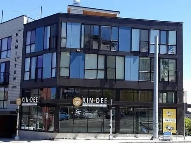 Hamilton- Your Bright, Modern City Home! — Photo 35