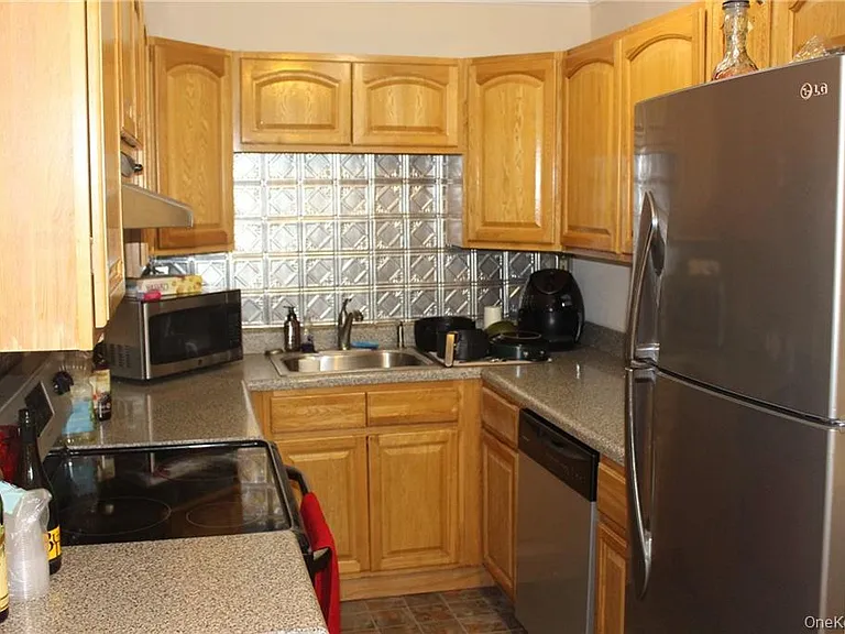 81 Stratton St #2 — Photo 6