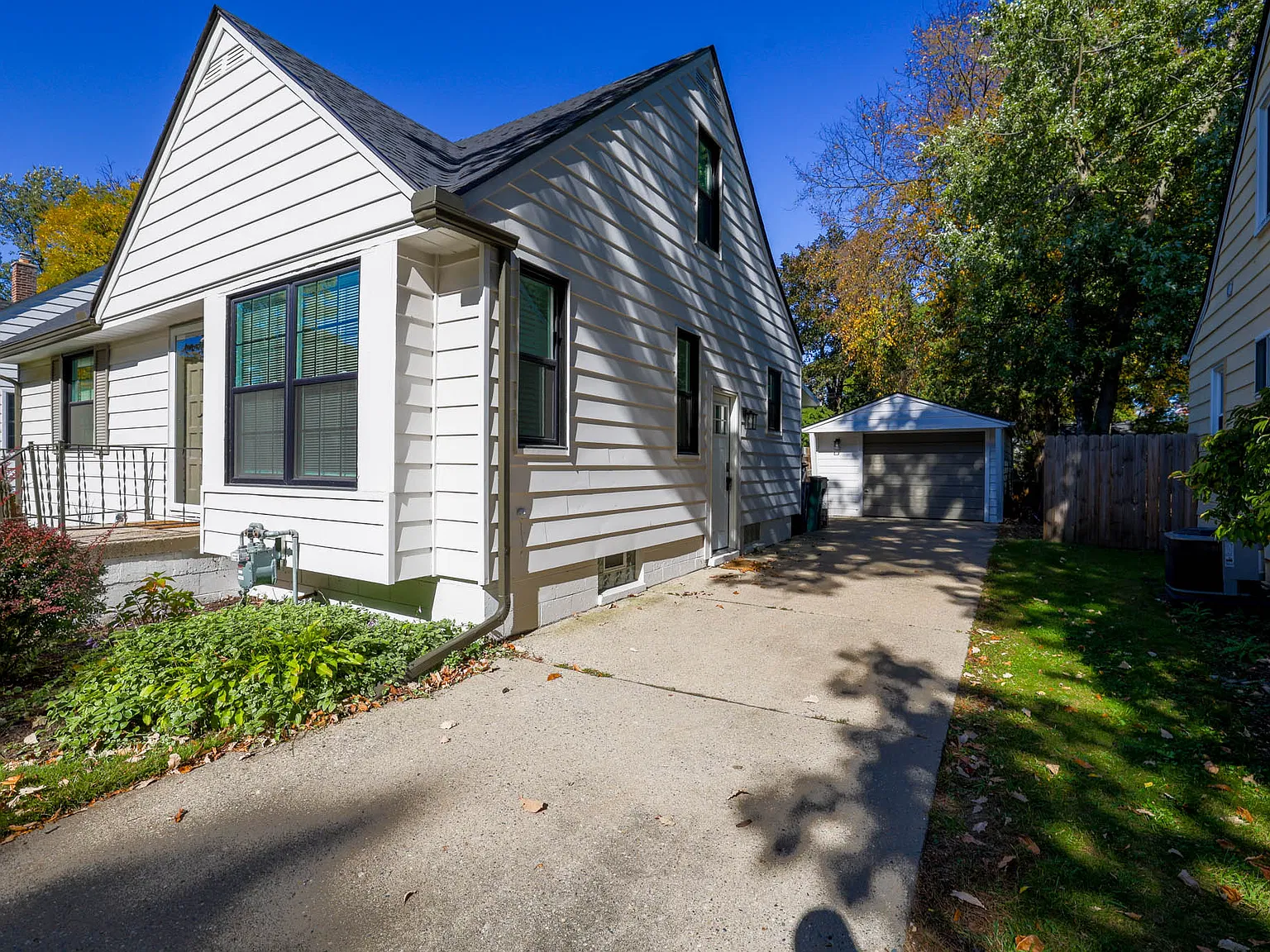 3 bed, 1042 sqft, $2,800 — Photo 3