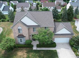 3611 Acorn Dr, Troy, MI 48083
