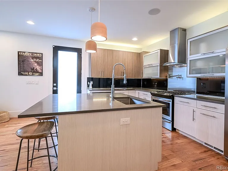 2070 N High St — Photo 13