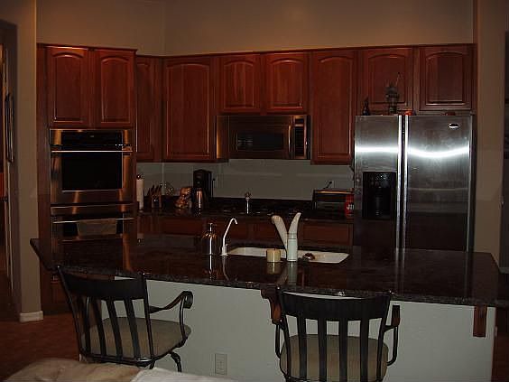 KITCHEN W/ STAINLESS STEEL APPLIANCES