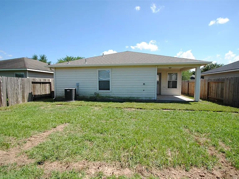 4219 Medina River Loop — Photo 18