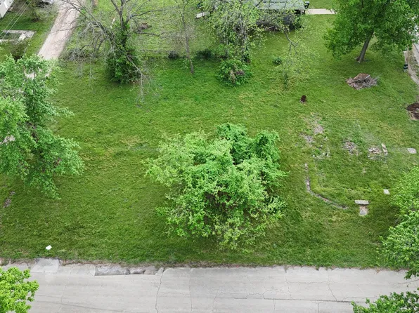 102 W Cofield Street, Aurora, MO 65605