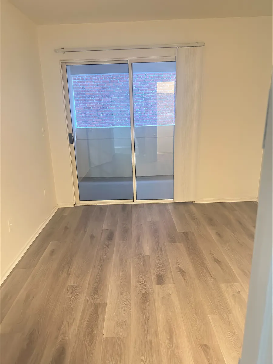 Building Photo - 832 S Lake St #102