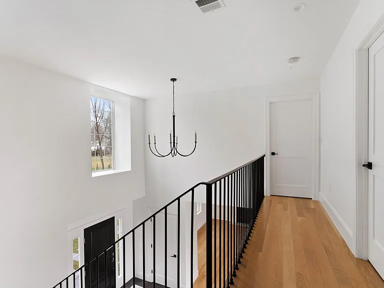 45 Lakeview Ave — Photo 4