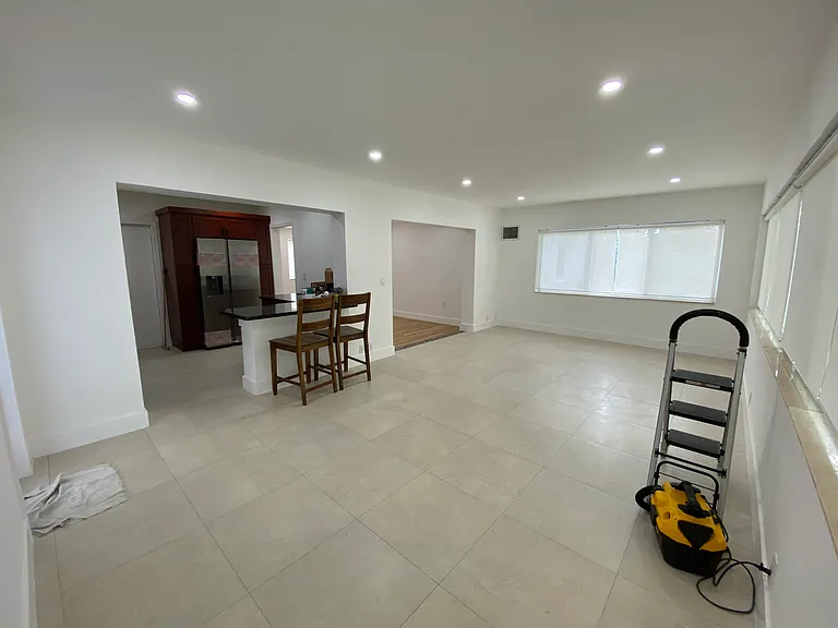 3250 SW 18th Ter — Photo 13