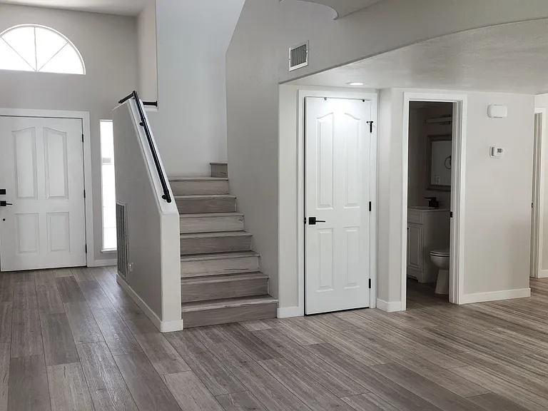 8016 Shorecrest Dr — Photo 11