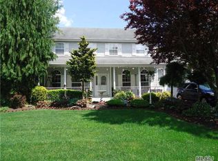 11 Timber Ridge Dr, Coram, NY 11727