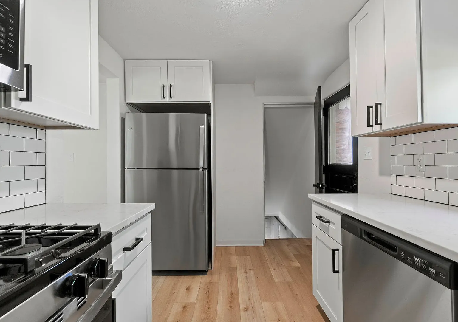 Move-In Special Available Now! Get Your First Month Free In This Fully Renovated 2-Bedroom In Bee... — Photo 2