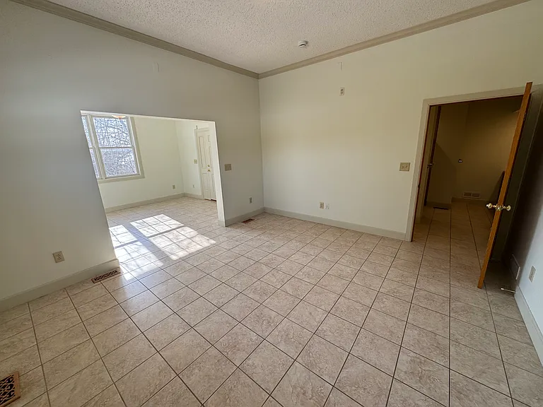 576 Pearl Rd — Photo 10