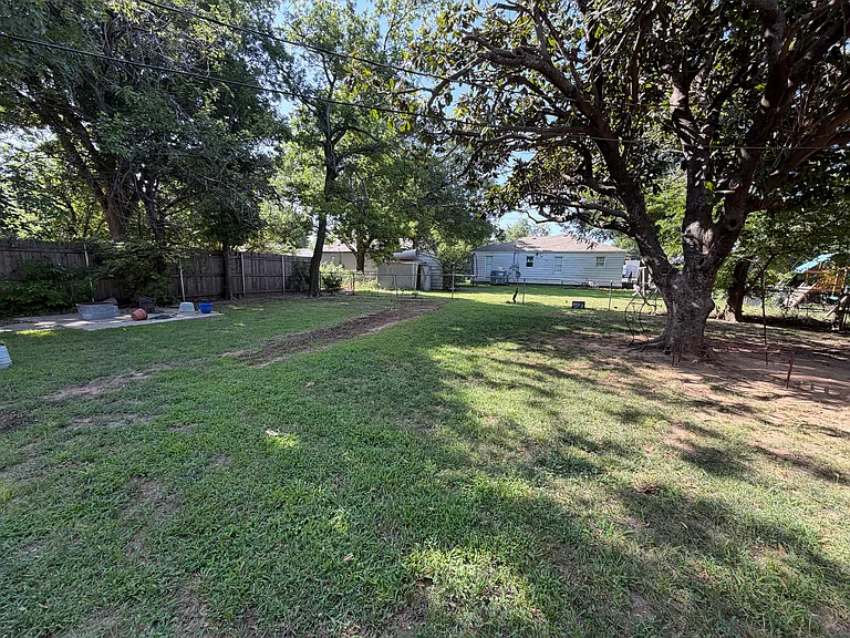 7014 NW 45th St — Photo 2
