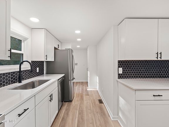 5th image of 119 Longhorn Drive