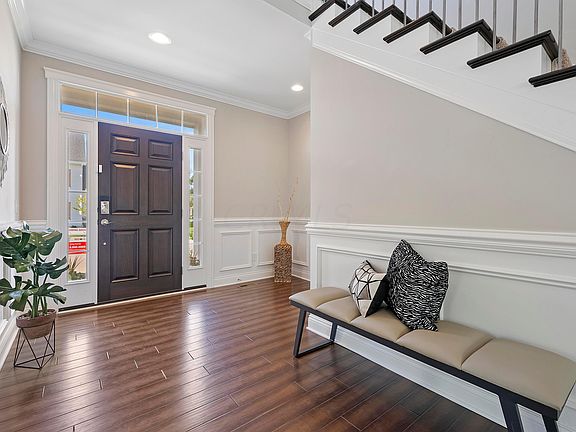 3rd image of 7157 Emmet Row Ln