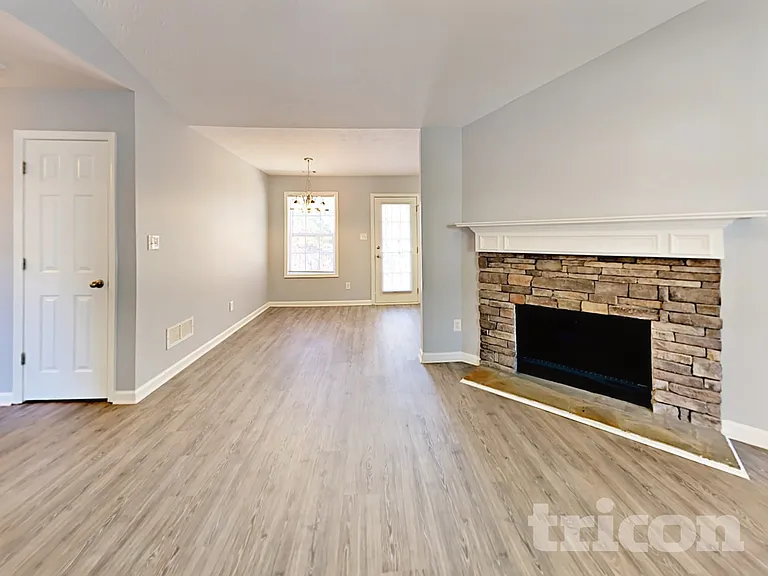 184 Kings Crossing Ct — Photo 3