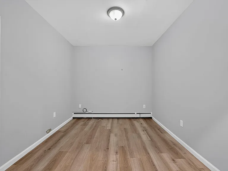 437 7th Ave #R2 — Photo 6