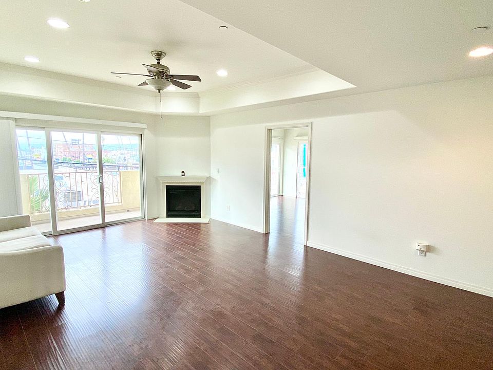 For Rent: $3,250 (2 beds, 2.5 baths, 1,170 Square Feet)