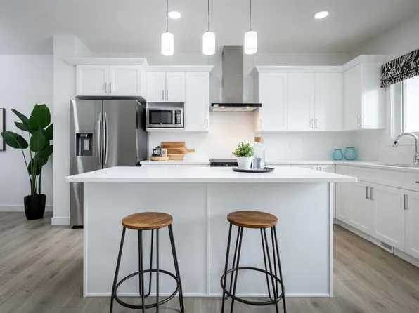 48 NE Andalusian Rd, Cochrane, AB T4C 3B7