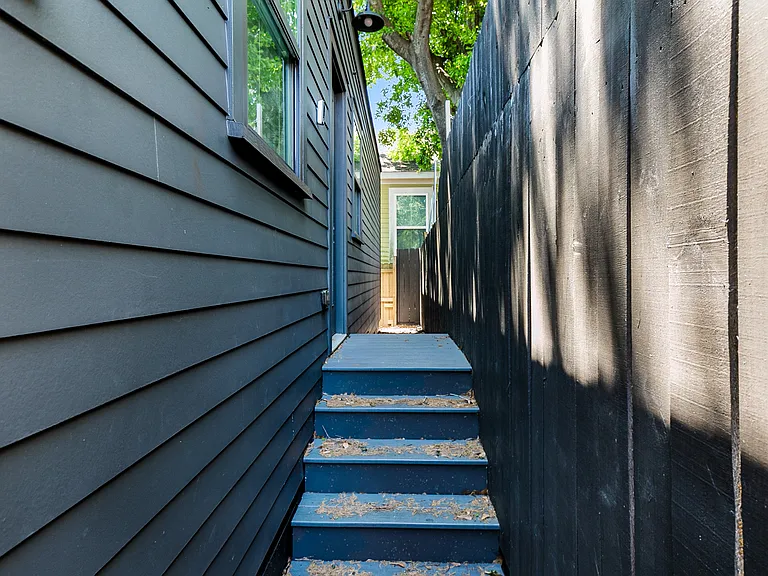 2538 Dumaine St #B — Photo 6