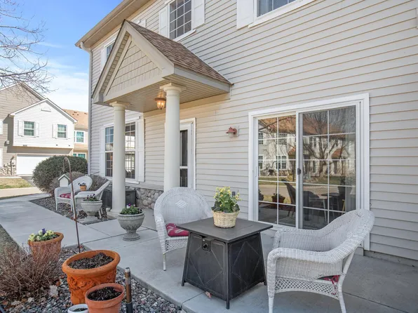 2031 Blue Sage Ln E, Chanhassen, MN 55317