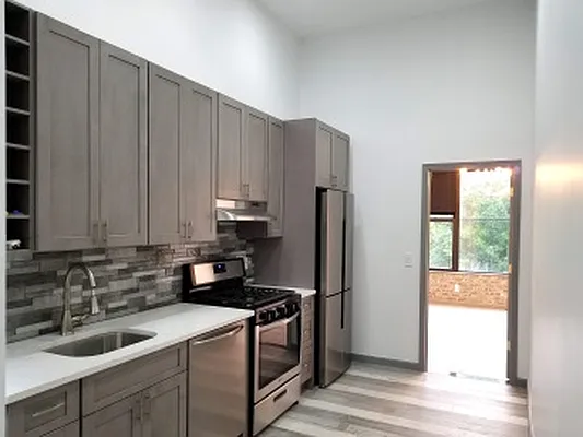 Rented by MCR Realty | media 26