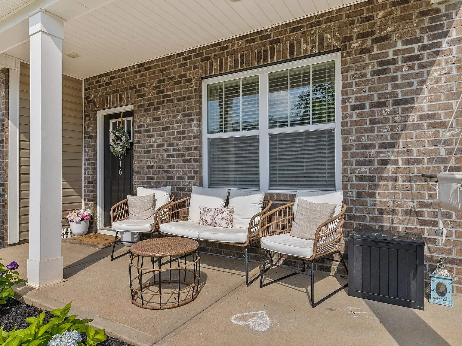 5 bed, 2511 sqft, $2,650 — Photo 3