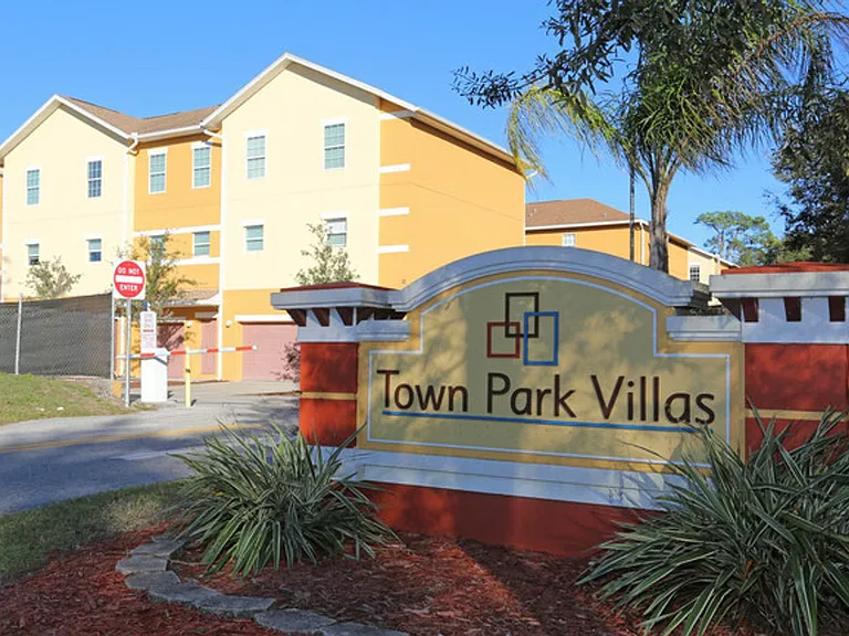 Town Park Villas — Photo 20
