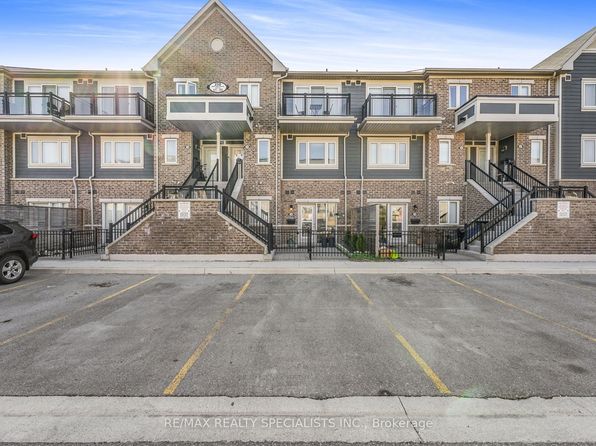 250 Sunny Meadow Blvd #118, Brampton, ON L6R 3Y6