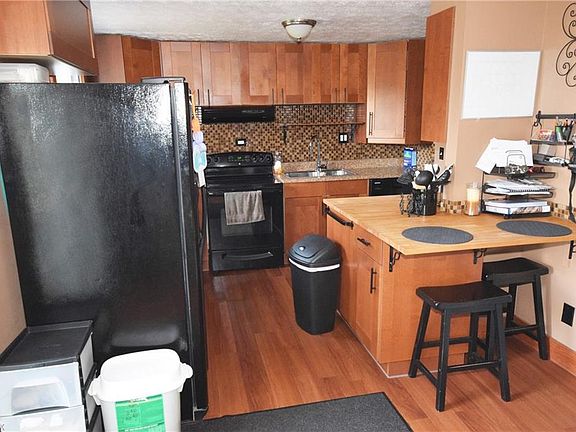 4th image of 399 Suzanne Dr
