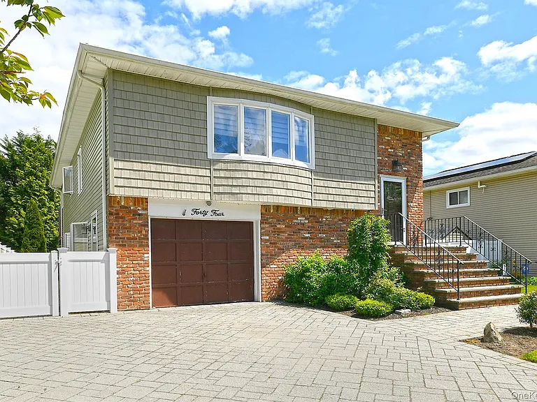 44 Derby Ave — Photo 17