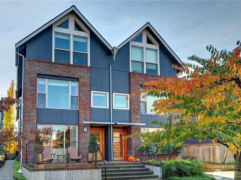 217 W Lee St — Photo 1