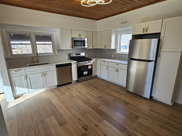 104 Marylea Ave — Photo 5
