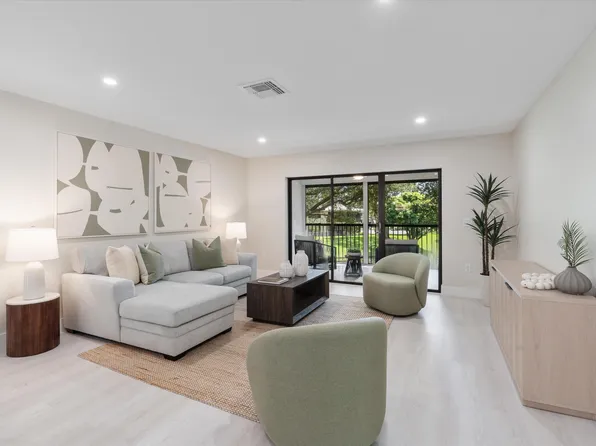29 Stratford Lane #D, Boynton Beach, FL 33436