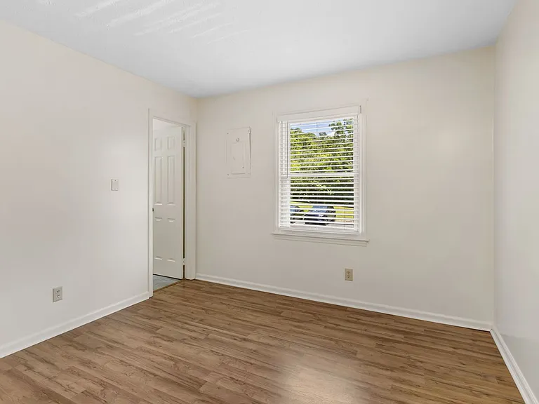 35 Hamburg Dr — Photo 22
