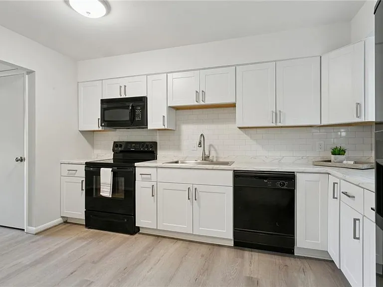 6442 Duquesne Pl — Photo 3